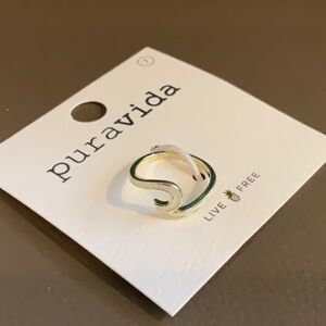Puravida 🐚  gold white wave ring